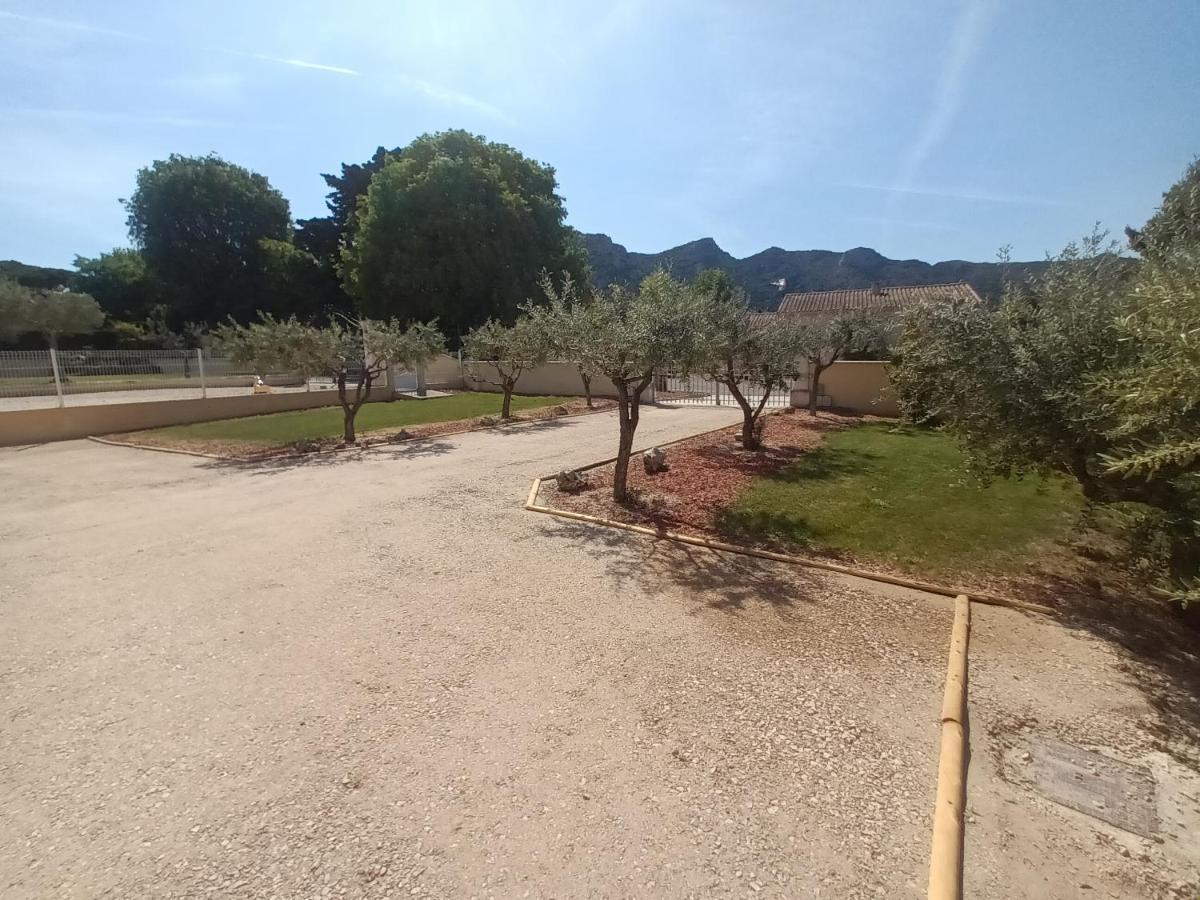 Вилла Le Jardin Des Tourterelles Robion en Luberon Экстерьер фото