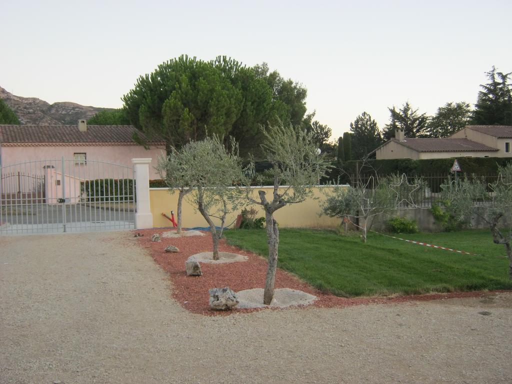Вилла Le Jardin Des Tourterelles Robion en Luberon Экстерьер фото